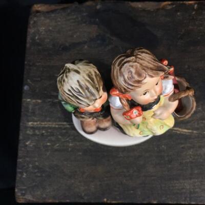 Lot 6: Hummel #198/1 & #49/0