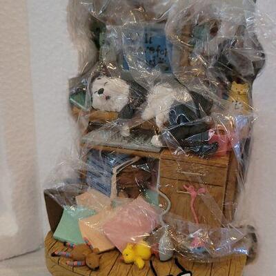 Lot 2: Vintage New Stock ANGUS & FRIENDS Will Move for Food Musical Collectible 