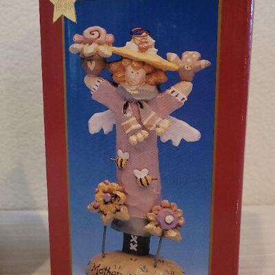 Lot 10: (3) Vintage New Stock Collectibles