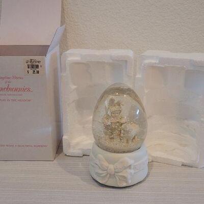 Lot 18: Vintage New Stock Dept. 56 SNOWBABIES Musical Waterglobe 