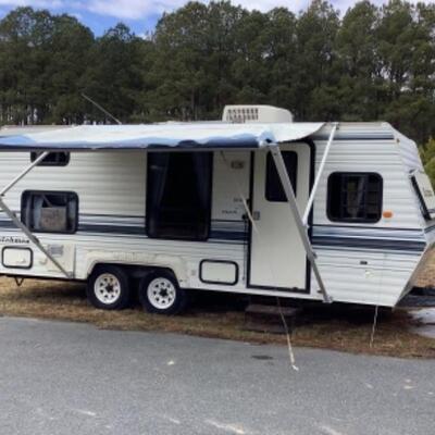 237  1993 Dutchmanâ€™s Classic 220 Camper 