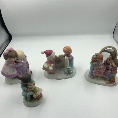 Lot of 8 sisters best friends Figurines 