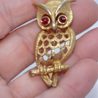 Gold Tone Ruby Red Eyed Hooter Owl Brooch, Hoot Hoot! 