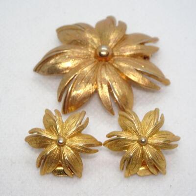Beautiful Gold Tone Brooch & Matching Clip Earrings, Flower Pin 