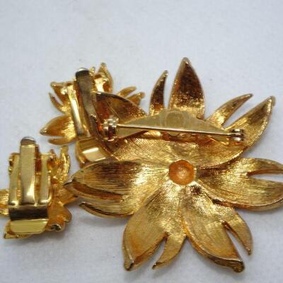 Beautiful Gold Tone Brooch & Matching Clip Earrings, Flower Pin 