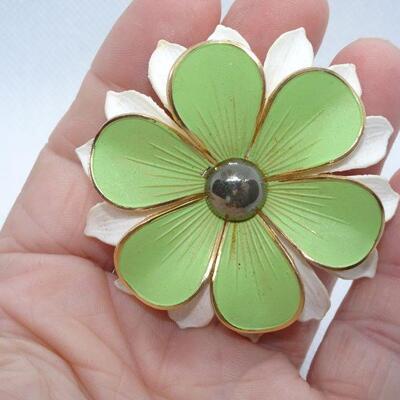 Flower Power Green Flower Brooch, Wedding Bouquet Flower Pin 