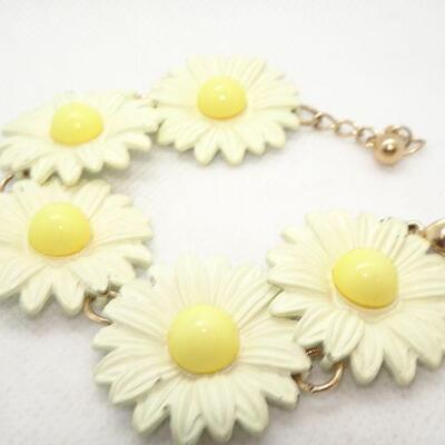 Vintage Metal Painted Daisy Bracelet 