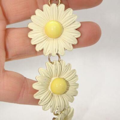 Vintage Metal Painted Daisy Bracelet 