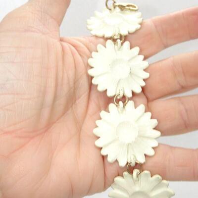 Vintage Metal Painted Daisy Bracelet 