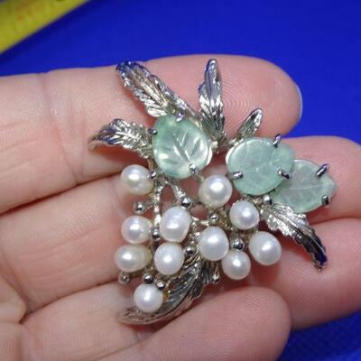 Pearls, Jade Silver tone Grape Vine Brooch 