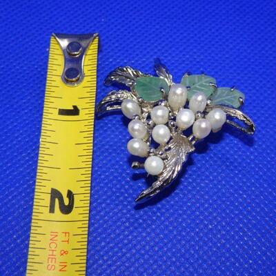 Pearls, Jade Silver tone Grape Vine Brooch 
