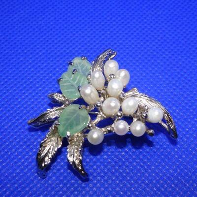 Pearls, Jade Silver tone Grape Vine Brooch 