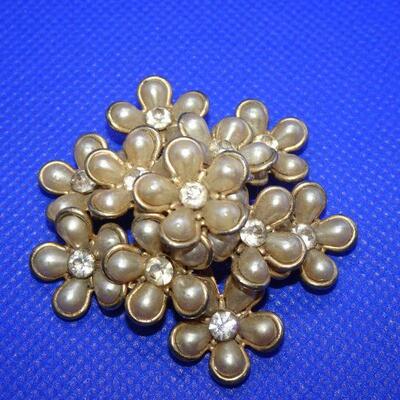 Gold Tone Pearl Flower Pin Brooch 