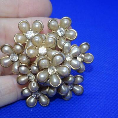 Gold Tone Pearl Flower Pin Brooch 