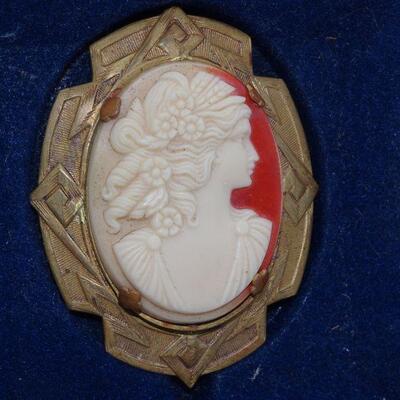 Vintage Victorian Cameo Brooch RARE AVON - Reserve must be met