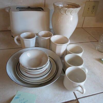 Lot of 14 Pieces Syracuse Mayer China Mugs Bowls Planter Vase - Item # 129