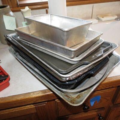 Lot of 12 Cookie Sheets Baking Pans Bread Pan Roasting Pan - Item # 142