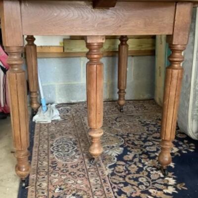 277 Vintage Oval Dining Room Table 