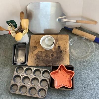 317 Bakeware Lot