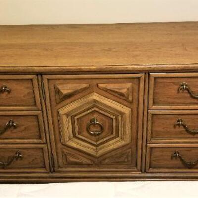 Lot #79  Thomasville Dresser - good condition.