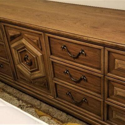 Lot #79  Thomasville Dresser - good condition.