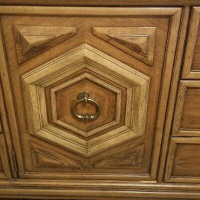 Lot #79  Thomasville Dresser - good condition.