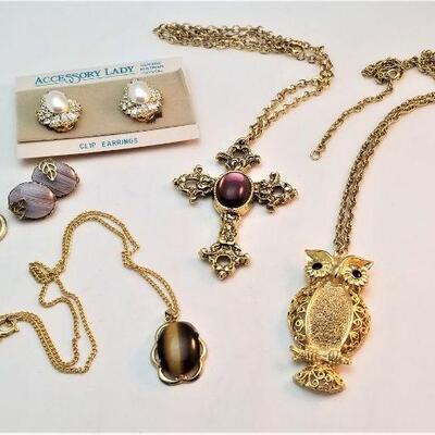 Lot #104  Costume Jewelry Lot