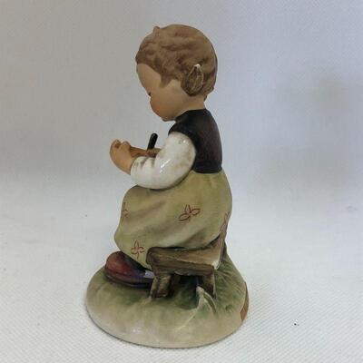 Lot 17 - Goebel Hummel Busy Student Figurine