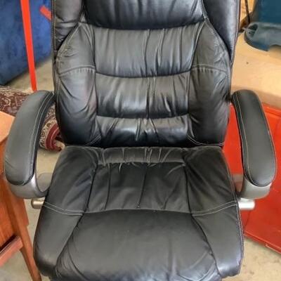 342 Leather Adjustable Office Chair and Desk Lamp