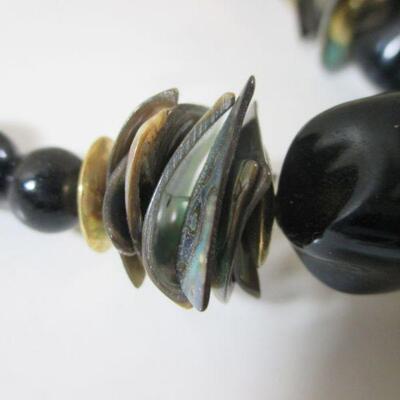 Beautiful Mother of Pearl Seashell Bib Choker Necklace 