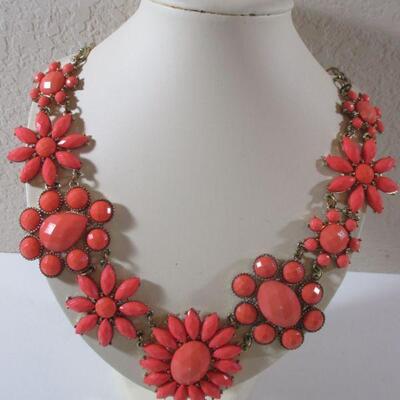 Vintage Coral enamel Daisy Bib Choker  Beautiful fashion Statement.
