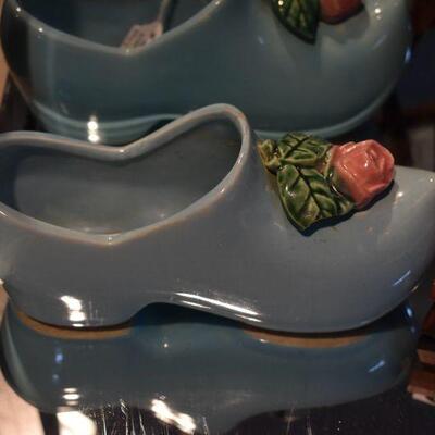 1950 McCoy Dutch Shoe Rose Plant - Blue 