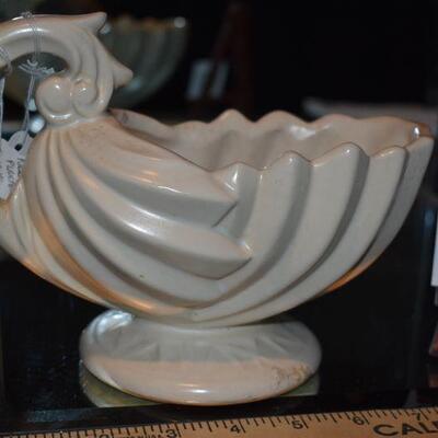 1940 McCoy Ribbed Foot Planter 
