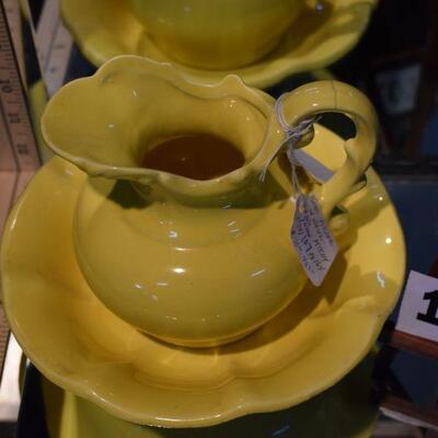 McCoy Grape Pitcher w/Bowl - Yellow