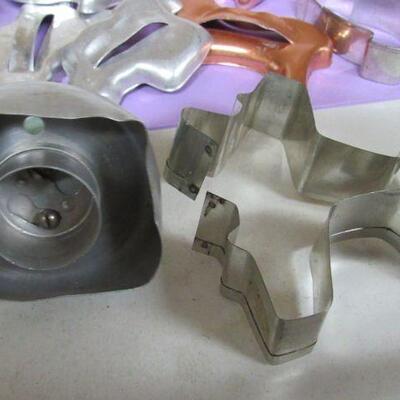 Lg Lot Misc Cookie Cutters Various Ages, Aluminum, Tin, 