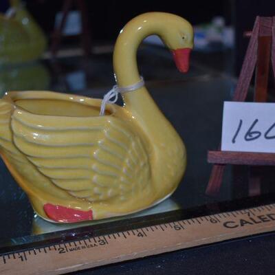 McCoy 1940 Swan Brush Planter 