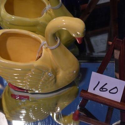 McCoy 1940 Swan Brush Planter 