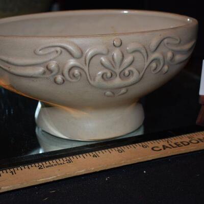McCoy Floraline Pedestal Oval Planter
