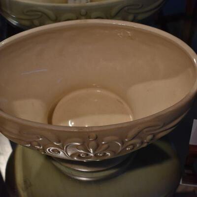 McCoy Floraline Pedestal Oval Planter
