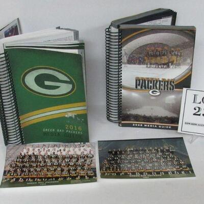 2 Green Bay Packers Media Books 2008 & 2016 & Two Team Pictures 1987 & 1992