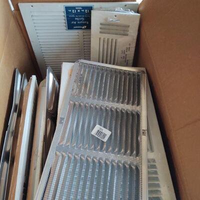 lot 60 - Box of 13 return air vents - new, unused