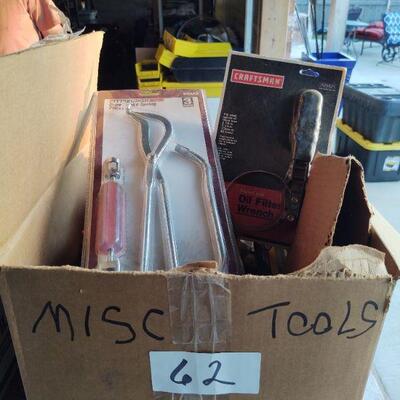 LOT 62-Oil filter wrench, safety glasses, trowel/scraper, drum brake spring pliers kit, pneum swivel hose, paintbrush, coupling mender,,...
