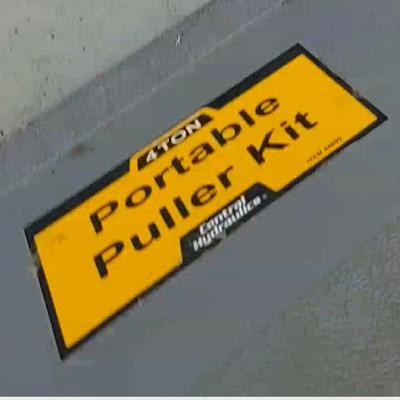 LOT 70 - heavy duty portable hydraulic puller kit