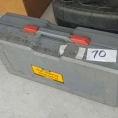 LOT 70 - heavy duty portable hydraulic puller kit
