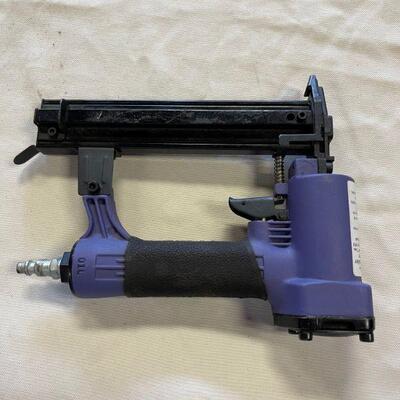 pneumatic nailer / stapler