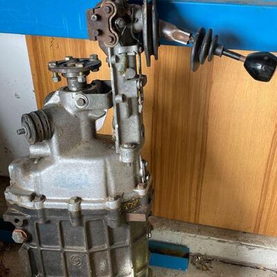 Early Datsun transmission / shifter and linkage 