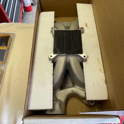Edelbrock 2921 victor series intake manifold NIB