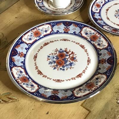 120 - Lenox Interlude China Set - 8 Place Settings Plus