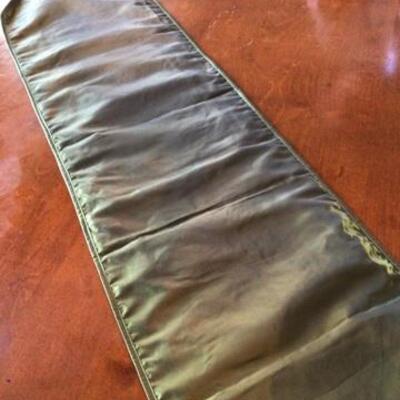 354 - Lovely Red & Green Table Runner w/ Leaf Pattern