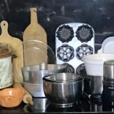 K112 - Lot of Kitchen Items
